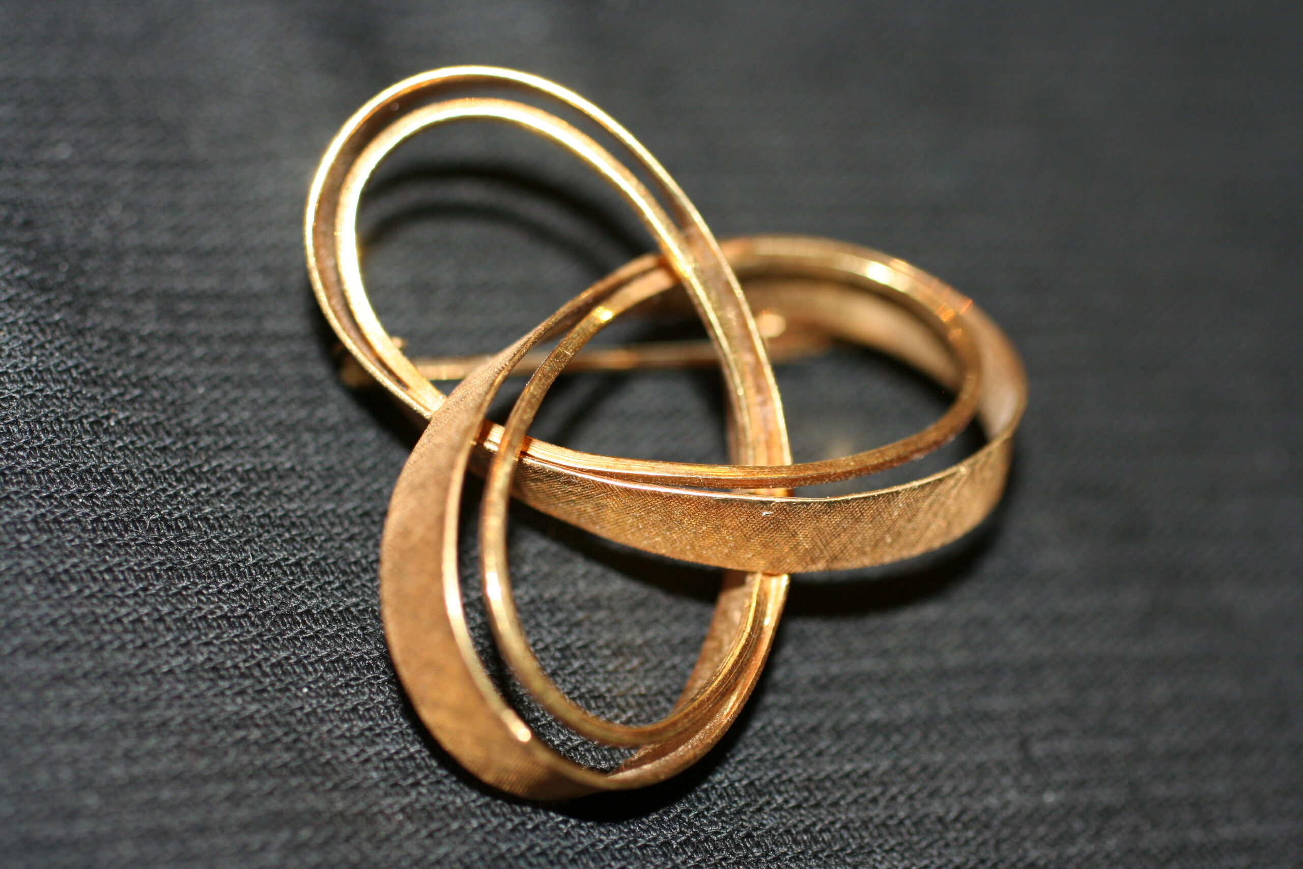 14KT Gold Antique Pin